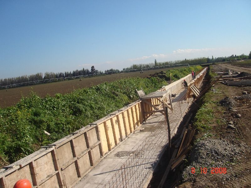 Encofrado de un tramo en construcción